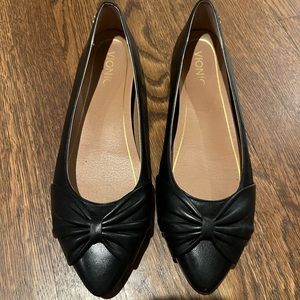 Black Vionic Flats